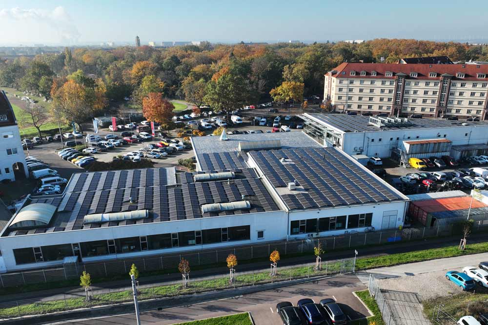 PV-Großanlage auf Autohaus Huttenstraße, Anlage von oben